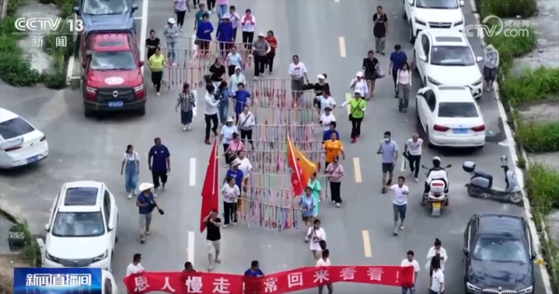 危难时刻感谢有你！当一座城送别一群人 温暖与感动同在