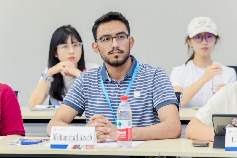 欧美名校学生代表：中国比我听说的安全很多、干净很多