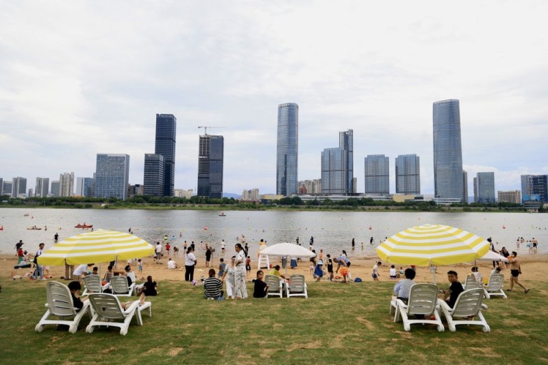 暑期消费乘“热”而上 夏日经济活力澎湃