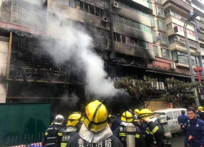 工业甲醇掺水后冒充燃料卖给周边餐饮店 重庆一“环保油”黑窝点被查封