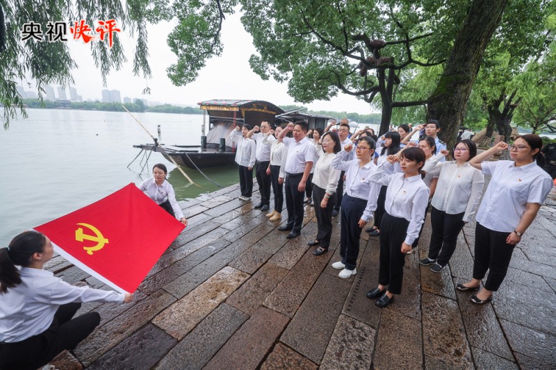 【央视快评】坚持从抓作风入手推进全面从严治党