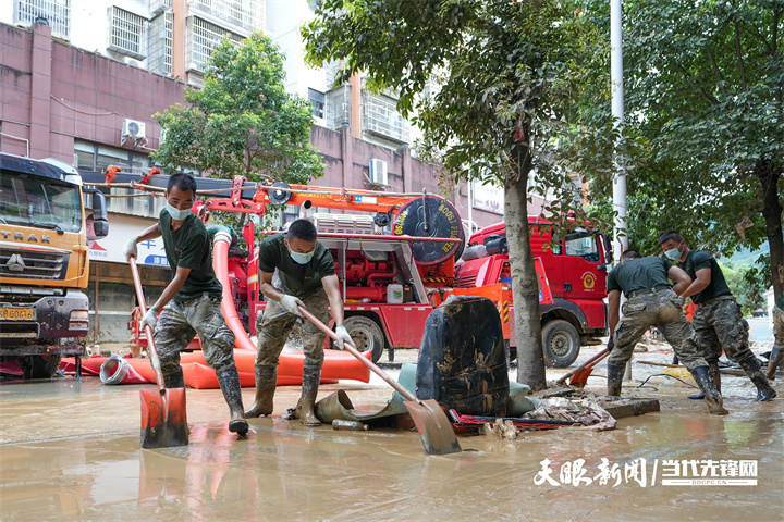 “他们身先士卒，我们就义无反顾”｜从抗洪抢险到灾后重建，党员干部始终冲锋在前让群众信心倍增