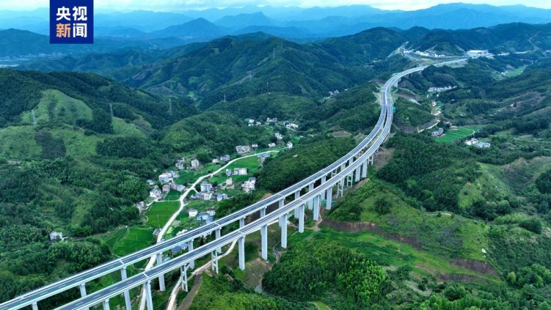 遂川至大余高速公路今日建成通车