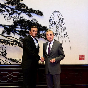 王毅会见美中贸易全国委员会董事会代表团
