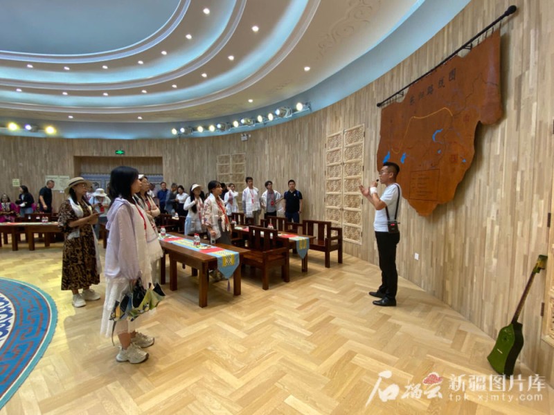 文化中国行・行走美丽新疆 | 239公里环湖路“串珠成链” 博湖美景一键打包即可出发