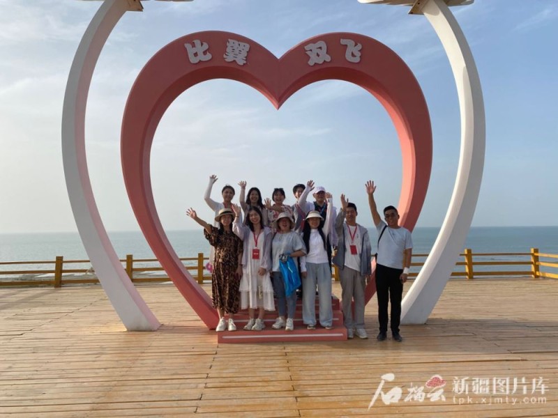 文化中国行・行走美丽新疆 | 239公里环湖路“串珠成链” 博湖美景一键打包即可出发