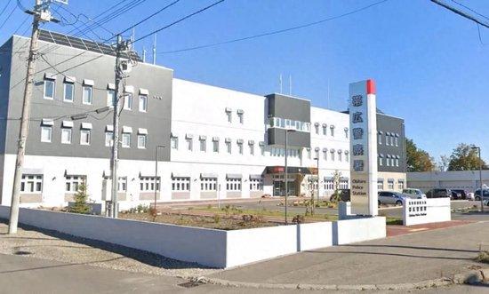 日本一女子裸体在路上尖叫奔跑,被警察压制后突然昏迷,不治身亡