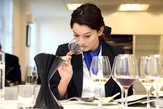 罕见报道!英伟达帝国“储君”:黄仁勋的一儿一女