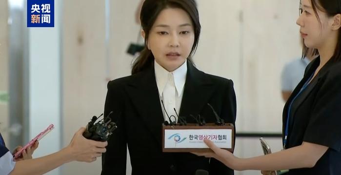 韩国前第一夫人金建希抵达法院 出席拘捕必要性审查