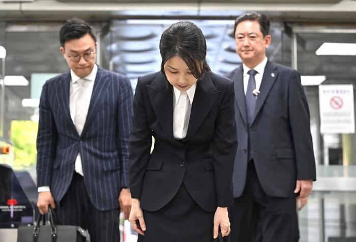 韩国前第一夫人金建希被拘押
