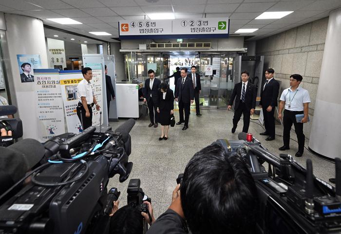 韩国前第一夫人金建希被拘押