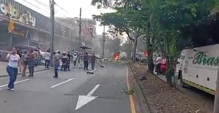 哥伦比亚空军基地附近爆炸致2死 哥总统：恐怖主义报复