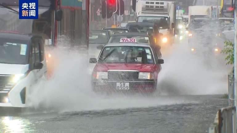 香港黑色暴雨警告信号持续生效 学校停课考试改期