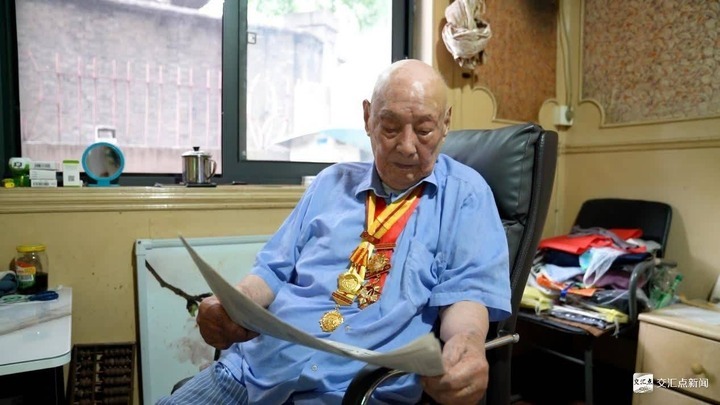 归来仍是少年｜七块弹片至今嵌在身体里！百岁“机枪班长”一生践行使命担当