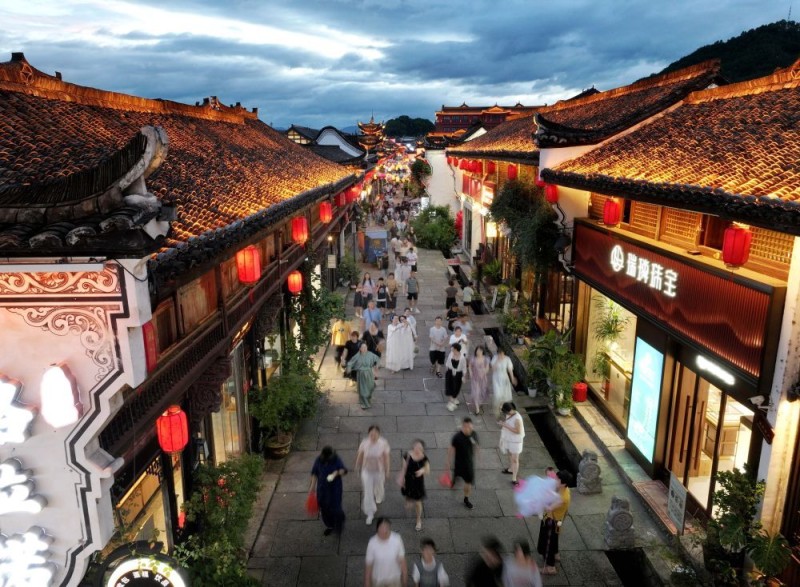 暑期经济观察｜消费场景持续上新 夜间“黄金4小时”创造暑期经济新增量