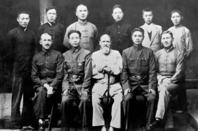看丹观察丨又是东极岛！他们的后代飞身入海救人，“海上有难必救”是最硬核的浪漫
