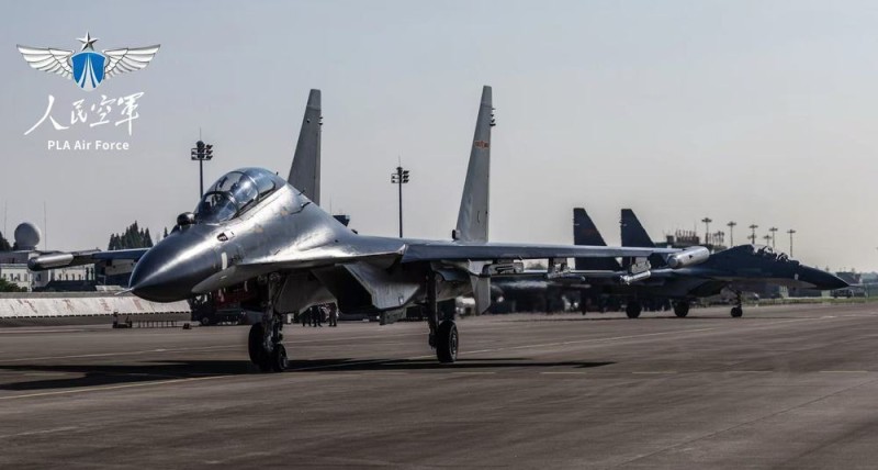 梯次滑出、接续升空  东部战区空军训练现场高清大图来了
