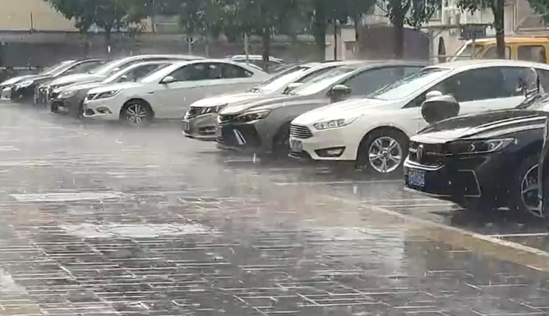北京将遭强降雨、雷电、大风三连击 今日晚高峰请注意防范