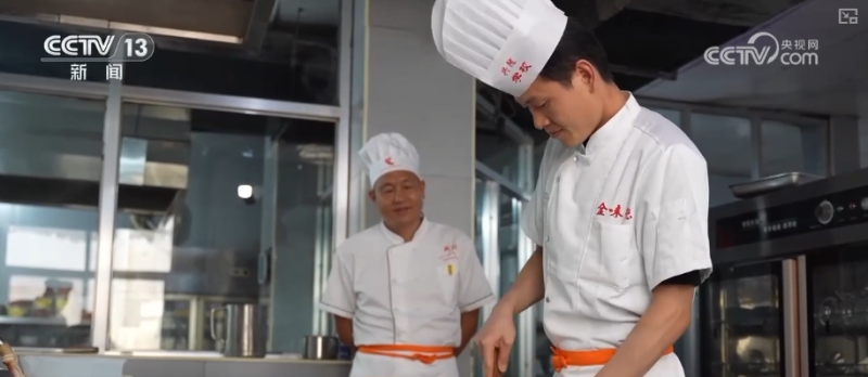 年轻人端起“新饭碗” 职业“上新”折射经济发展动能之变