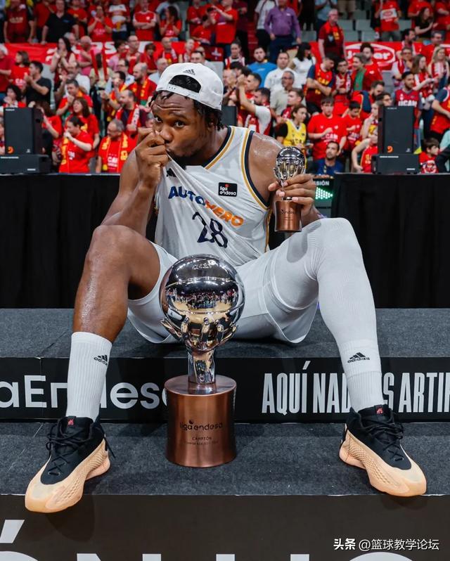 2年1200万签约！倒贴钱也得打球！苦等五年终于重返NBA
