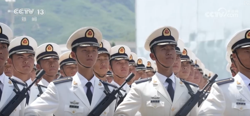 褪去青涩，扛起担当！年轻的“浪花白”把铮铮誓言写进阅兵诗歌……