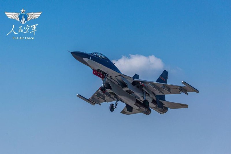 梯次滑出、接续升空  东部战区空军训练现场高清大图来了