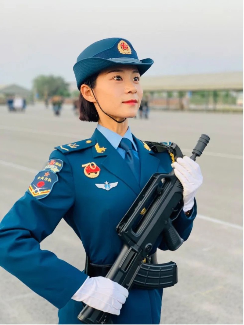 装备方队中唯一的“女教头”，是她！