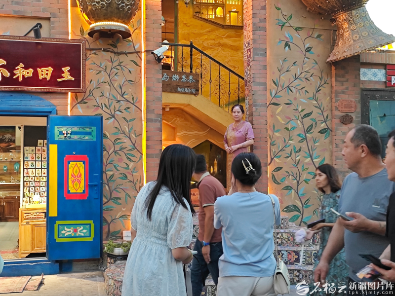 新疆是个好地方丨阿勒屯古街八方商户扎根多