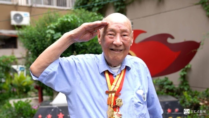 归来仍是少年｜七块弹片至今嵌在身体里！百岁“机枪班长”一生践行使命担当