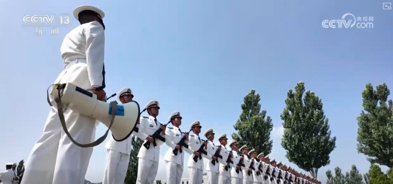 褪去青涩，扛起担当！年轻的“浪花白”把铮铮誓言写进阅兵诗歌……