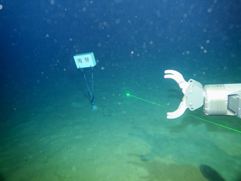 新华全媒+｜我国自主研制的6000米级深海无人遥控潜水器“海琴”号在南海成功海试