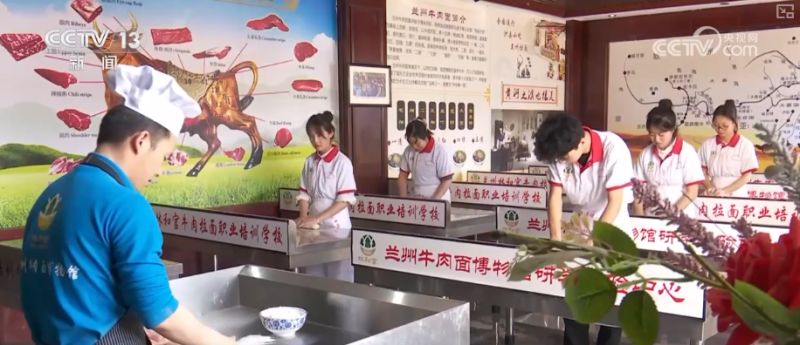 年轻人端起“新饭碗” 职业“上新”折射经济发展动能之变