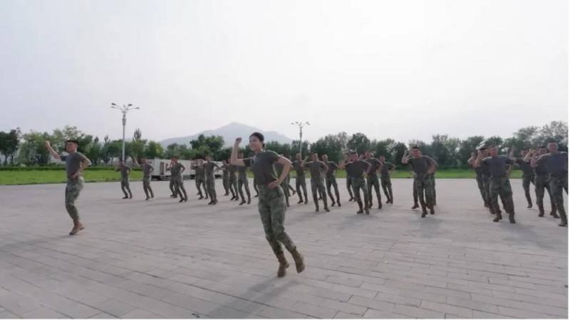 装备方队中唯一的“女教头”，是她！