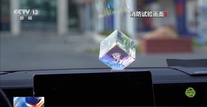 警惕！夏天随手放车里的这些“小物件”可能毁车伤人