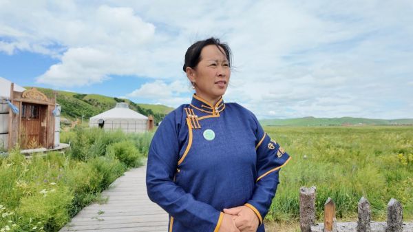石榴花开北疆红・籽籽同心家国情 | 草原上的生命赞歌