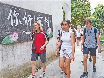 “带空箱子去中国”传开了  “买买买”成入境游新趋势