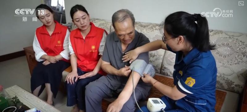 “定制化”服务应对高温 “社区网格+志愿服务”多措施保障老人安全度夏