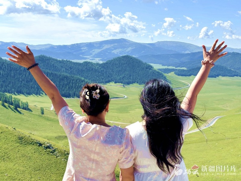 2025新疆经济半年报丨新疆旅游“现象级”增长的背后