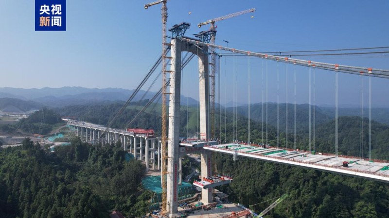 跨径800米 呼北高速湖南段洞庭溪沅水特大桥合龙