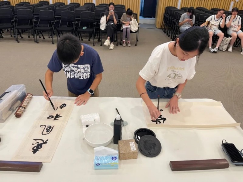 沪台青少年书法交流活动在上海韩天衡美术馆举行
