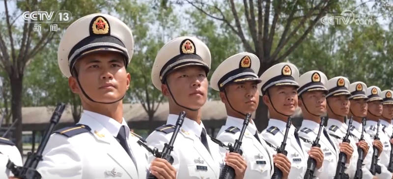 褪去青涩，扛起担当！年轻的“浪花白”把铮铮誓言写进阅兵诗歌……