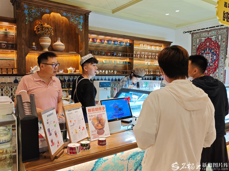 新疆是个好地方丨阿勒屯古街八方商户扎根多