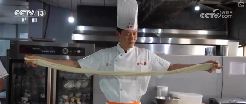 年轻人端起“新饭碗” 职业“上新”折射经济发展动能之变
