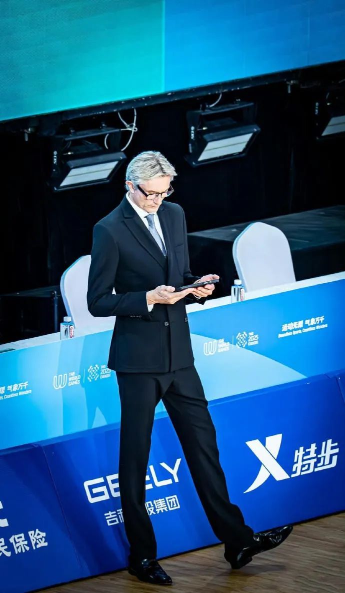 7点出发｜优雅火爆全网！世运会1米91裁判回应了