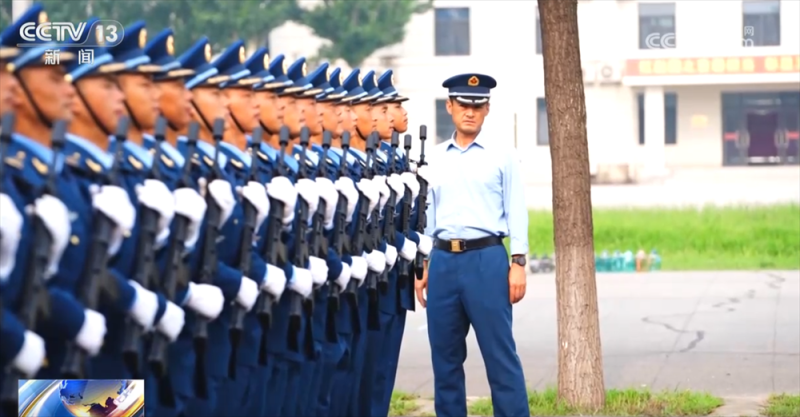 从一线演训场到训练场 九三阅兵空军方队汇聚成蓝色的钢铁长城