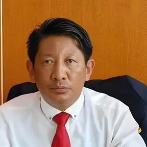 西然江措，不正确执行党和国家宗教政策，沉迷低级趣味