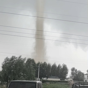 乌兰察布市察右后旗一地遭龙卷风袭击 未造成人员伤亡