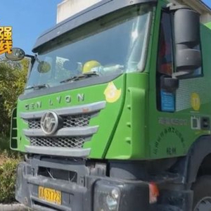 货车因在高速漏油被扣车，罚款11万才能开走，司机：车卖掉才值几万元