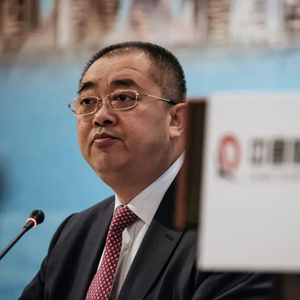 恒大前行政总裁夏海钧，被曝藏身美国加州而非加拿大！他妻子在美持有资产达1.7亿元，其12岁儿子就读于加州一所私立学校