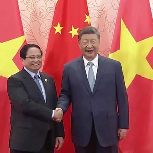 习近平会见越南总理范明政